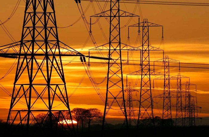 ¿Volverá el romanticismo y la cena a la luz de las velas?: desde hoy, la electricidad aumenta un 28 % en La Pampa