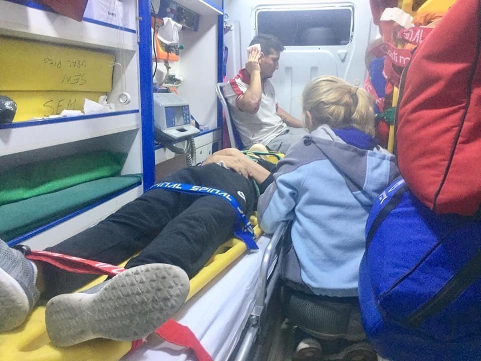 Arrancaron el Viernes Santo en paz: una discusión entre vecinos en Pico terminó en una “patoteada”; hay una mujer herida con un arma blanca y dos hombres golpeados