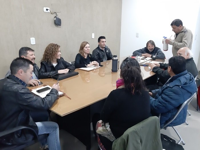 Preparando el cucharón: la Intersindical adhiere al paro del 29 y realizará una olla popular al mediodía en Santa Rosa