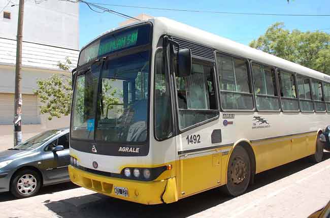 A llorar al estacionamiento: la UTA y la subsecretaria de Trabajo cruzaron al gerente de Autobuses Santa Fé por amenazar con dejar el servicio y la ligó Altolaguirre