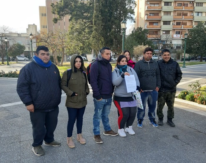 Una lluvia de mensajes privados: desocupados se contactaron por Facebook y decidieron pedir ayuda al Estado