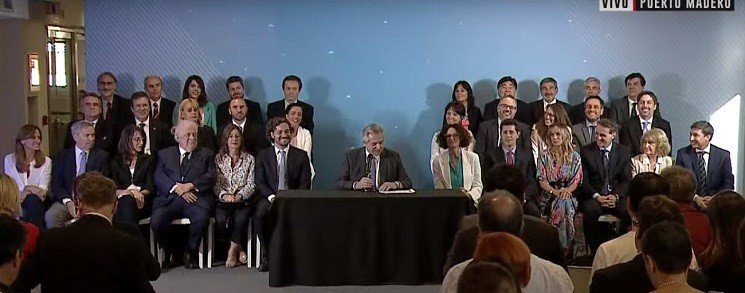 Plantel completo: Alberto Fernández presentó el gabinete y resaltó «somos un frente que se conformó desde la unidad y eso se reflejará en el gobierno»