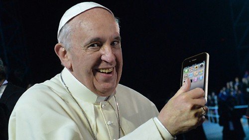 Que no te suene en medio de la homilía: El Papa llamó a liberarse de la «dependencia del celular» y lo comparó con una «droga»
