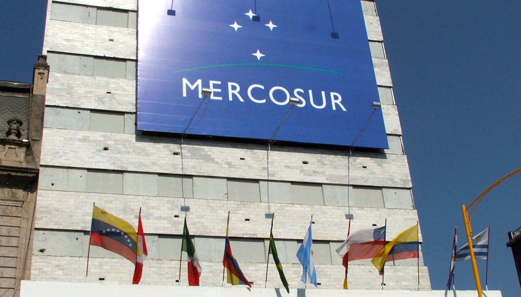 Una mano entre vecinos: Argentina comprará 45.000 test de Covid-19 con fondos del Mercosur