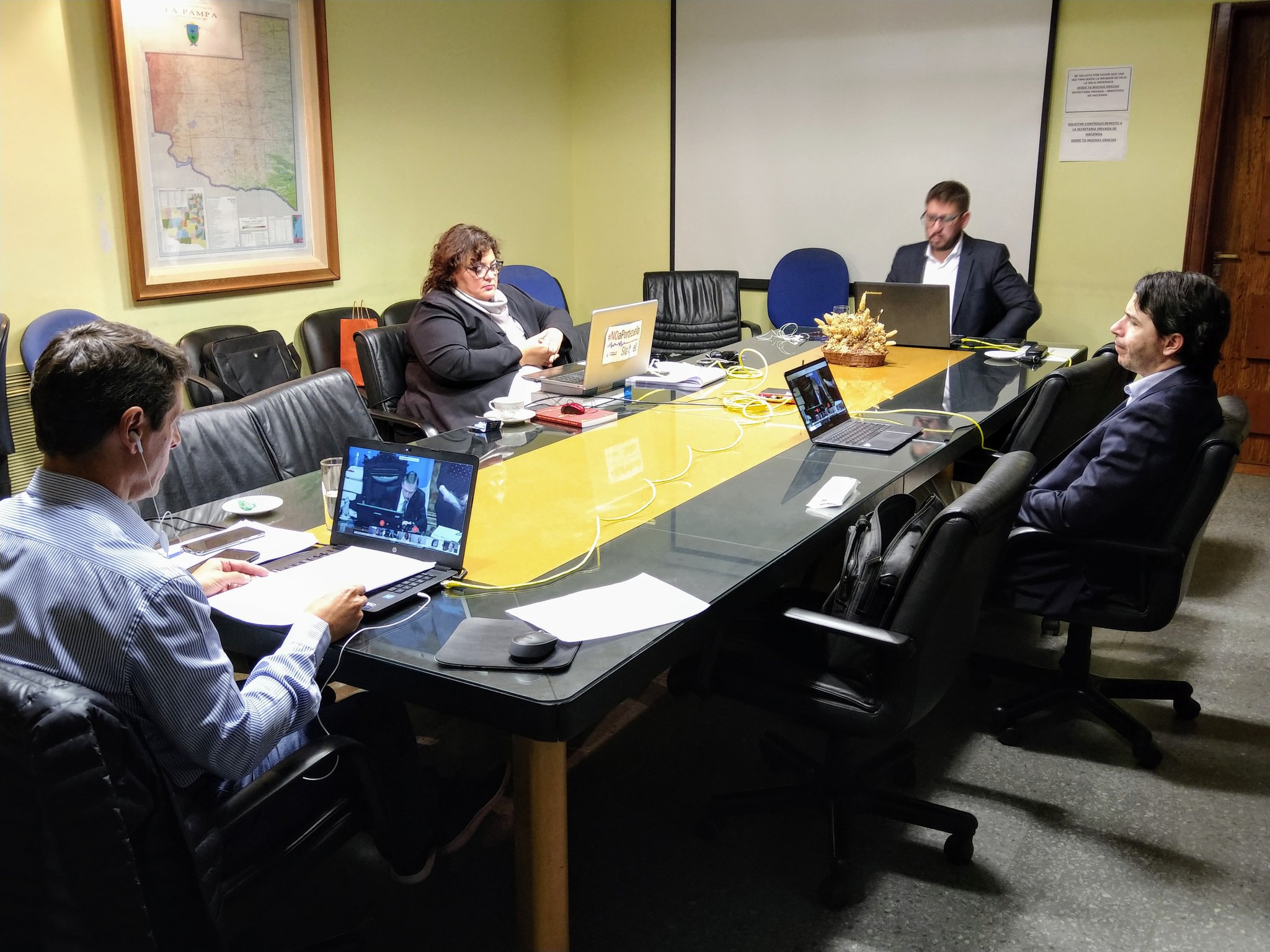 Felices los 4: Diputados nacionales pampeanos transformaron la sala Mechi Mario en un ciber para participar de la sesión virtual