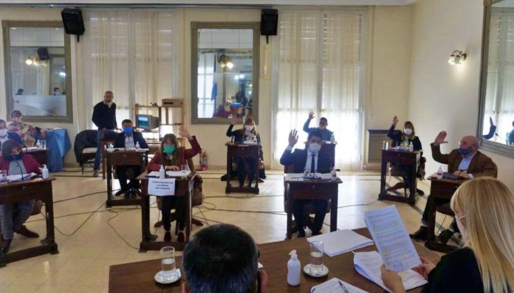 Tomate un bondi municipal: El Concejo Deliberante de Santa Rosa aprobó la rescisión con Autobuses y la creación del Ente de Transporte