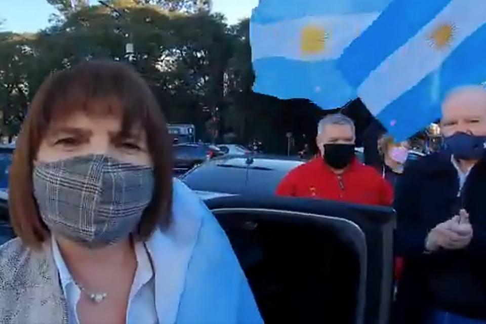 La Bullrich en su salsa: la presidenta del PRO fue a la movilización y quiso darle consejos al presidente
