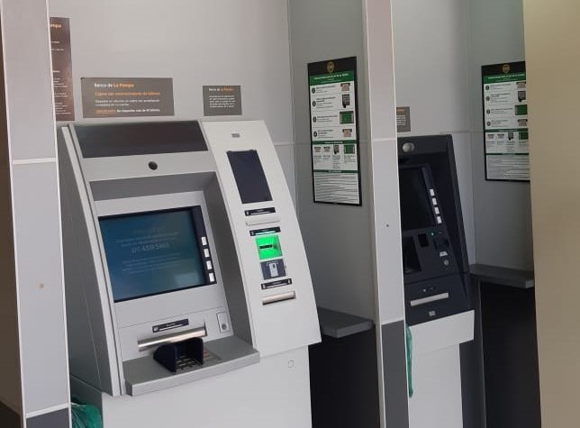 La moneda más cerca: El BLP instaló cajeros automáticos en el predio del Recreo Mercantil