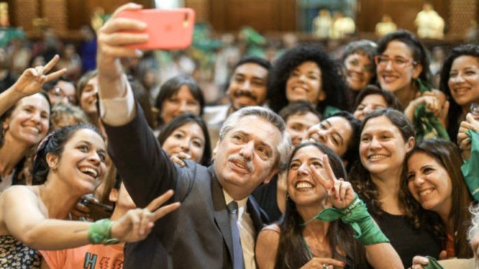 Un guiño verde: Alberto Fernández volvió a ratificar su compromiso para legalizar el aborto