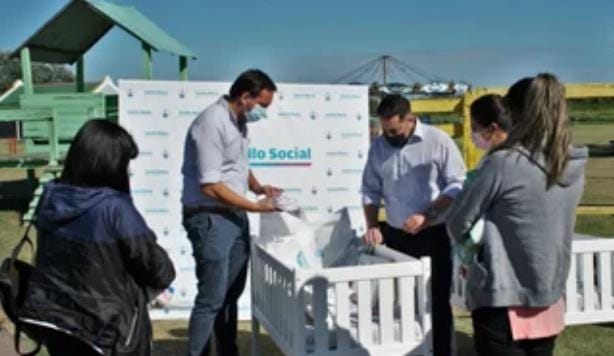 Cositas para los beibis: El Municipio de Santa Rosa entregó 4 nuevos kits del Programa «Acunar»