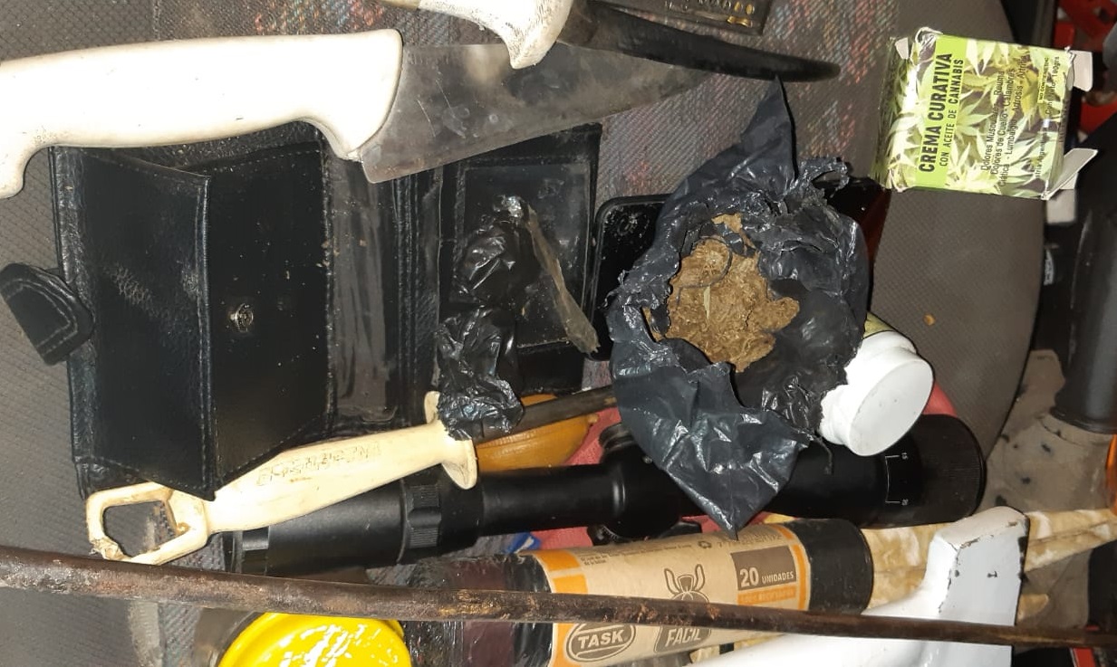 Más peligroso que muletas con rueditas: Secuestraron marihuana, armas blancas y municiones en Pico