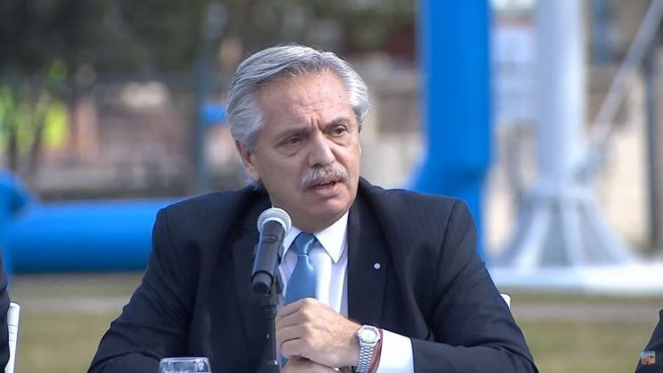 Escasez de combustible: Alberto aseguró que tomará medidas para que «no falte el gasoil, y más en la zona productiva»