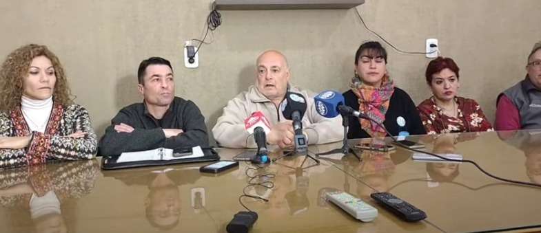 Dos caras de una moneda: La Intersindical consideró «histórico» el acuerdo paritario pero se declararon en «alerta contra el ajuste del gobierno»