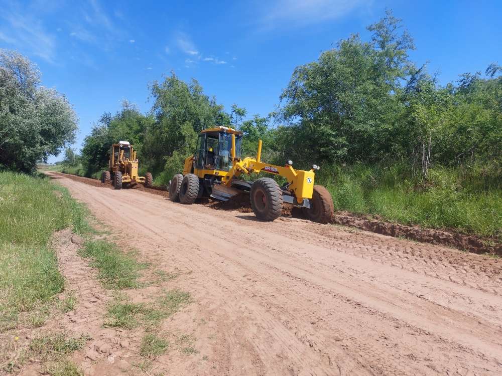 Con el apoyo de Vialidad provincial: Luiggi avanza en la conservación de los caminos vecinales