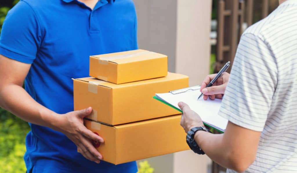 Nueva medida de la AFIP: redujeron el tope para compras en el exterior