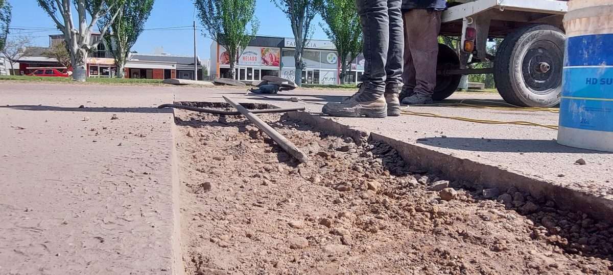 Plan Argentina Hace: Empezó la construcción de veredas en la Avenida 13 de Caballería en Toay
