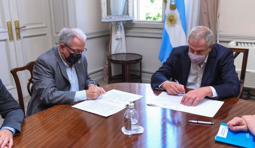 Festejan todos: Perczyk y Alpa acordaron aumento salarial para docentes y personal no docente de universidades nacionales