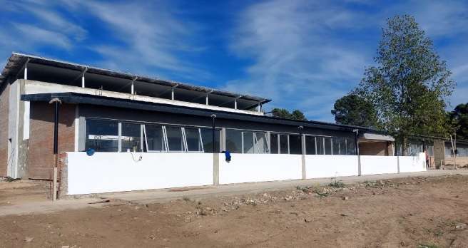 Quedó una pinturita: Arata estrena nuevo edificio para el colegio secundario