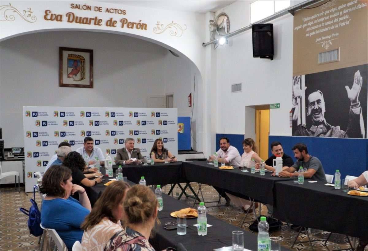 Un repaso de la cumbre: El PJ pampeano blanqueó su apoyo explícito a Massa pero Rauschenberger también estará en la boleta de Grabois
