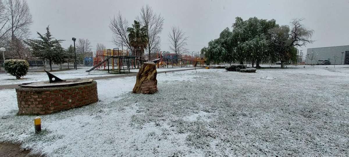 Imágenes impresionantes: Nevó en el Oeste Pampeano; 25 de Mayo y Casa de Piedra amanecieron blancas