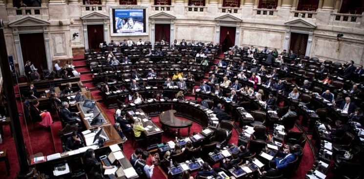 El bondi no frena esta vez: Avanza la Ley Ómnibus y se encamina a aprobarse en Diputados