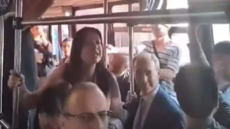 Ahora escracharon a Pettovello: «Chorra, deja de ajustar las universidades»