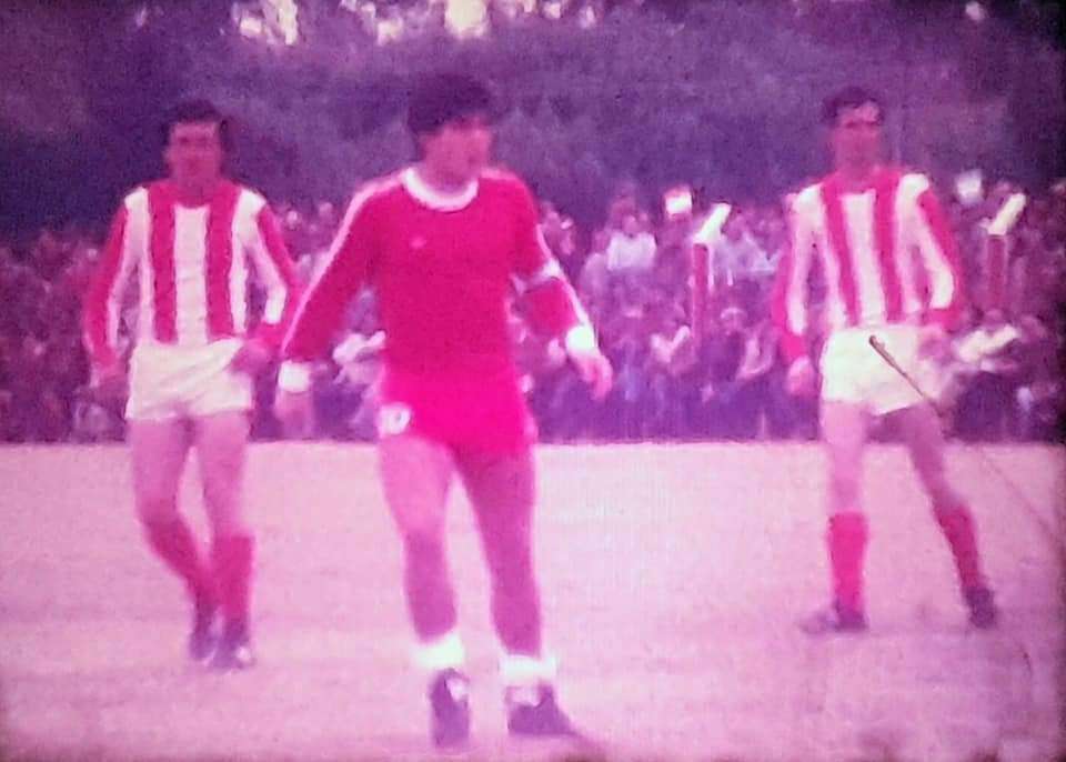 (+video) El 10 viajó 12 horas en tren a La Pampa: Apareció un video inédito de Diego Maradona llegando a Pico para jugar con Costa Brava, hace 45 años