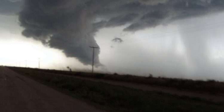 Armemos la mesa adentro por las dudas: Alerta de tormentas para La Pampa