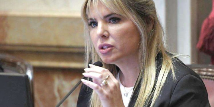 Nobleza obliga: Duras críticas contra Victoria Huala por votar en contra de investigar la estafa cripto de Milei