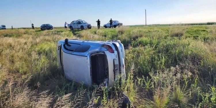 Vuelco en la Ruta 1: una conductora perdió el control de su vehículo y sufrió lesiones leves