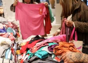 Un gobierno con pocos amigos: Tensos cruces de Nación con la industria textil tras las declaraciones de Caputo y Adorni