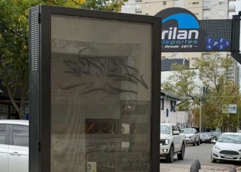 Vandalizaron uno de los tótem nuevo de la plaza San Martín: La Municipalidad llamó a cuidar los espacios