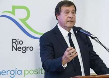 Estadios, privatización del Cerro Catedral y un escandalo en puerta: Un chat filtrado de Toviggino revela encuentros entre Weretilneck y un emir de Qatar