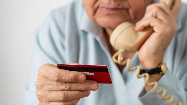 Estafaron a una jubilada santarroseña: se llevaron 16 mil dólares con el ‘cuento del tío’