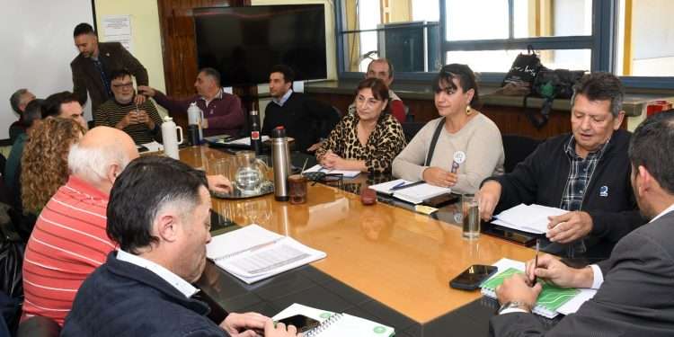 Paritaria estatal: Gobierno dio un aumento del 4% en mayo y un agente con familia tipo cobrará en mayo $1.600.000