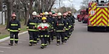 El reclamo de uno de los padres: Emotivo homenaje a los bomberos caídos en el trágico incendio de Prodinco en General Pico